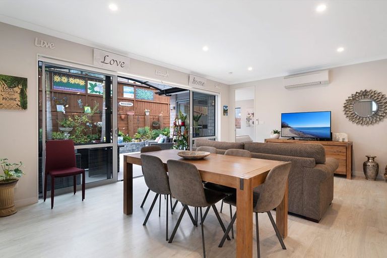 Photo of property in 16 Tararua Street, Massey, Auckland, 0614