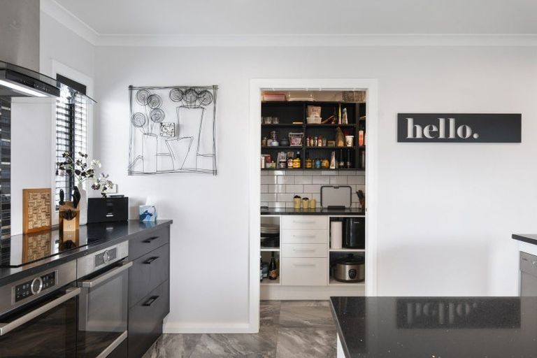 Photo of property in 9 Saint Heliers Grove, Fitzherbert, Palmerston North, 4410