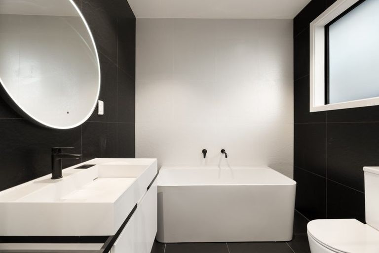 Photo of property in 1 Picnic Point Road, Hobsonville, Auckland, 0616