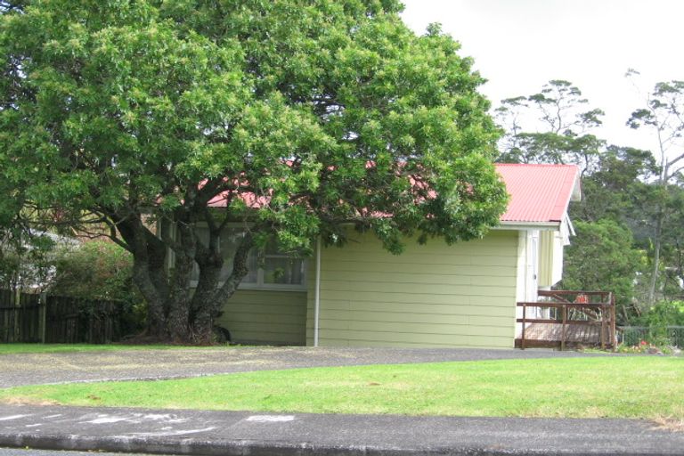 Photo of property in 22 Preston Avenue, Henderson, Auckland, 0610