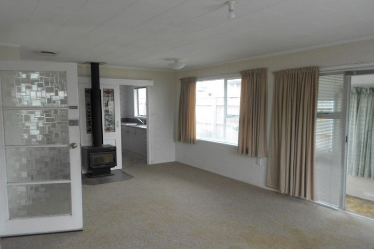 Photo of property in 2/311 Carrington Street, Vogeltown, New Plymouth, 4310