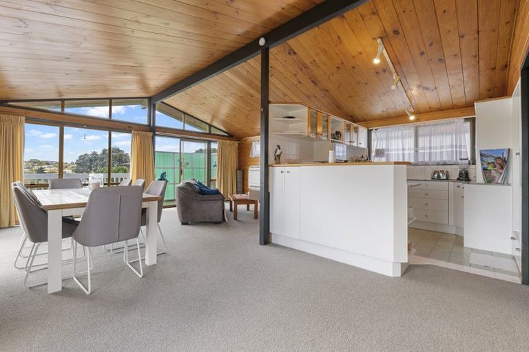 Photo of property in 2/442 Beach Road, Murrays Bay, Auckland, 0630