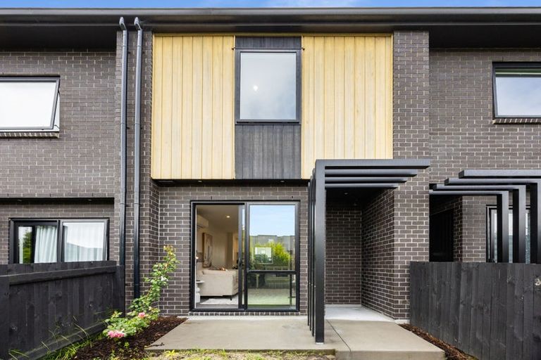 Photo of property in 74 Glidepath Road, Hobsonville, Auckland, 0616