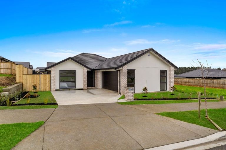 Photo of property in 2 Manatika Road, Karaka, Papakura, 2124