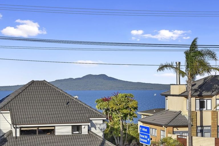 Photo of property in 1/148 Beach Road, Campbells Bay, Auckland, 0630