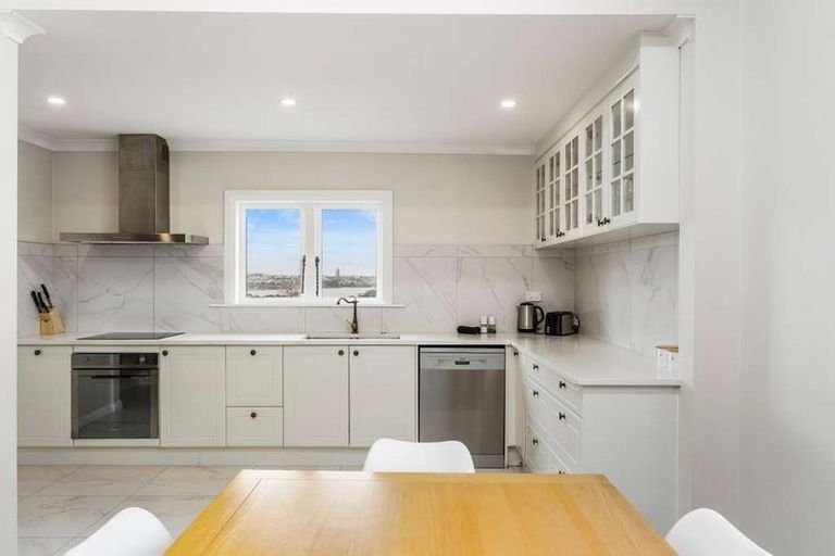 Photo of property in 88 Onewa Road, Northcote Point, Auckland, 0627