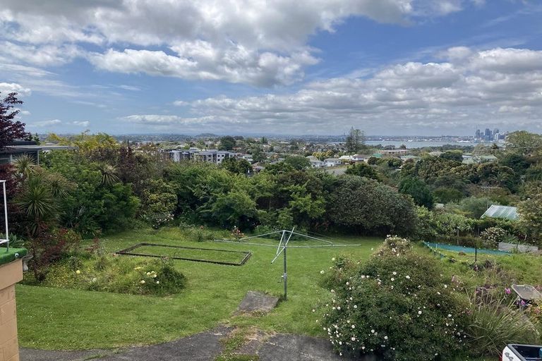Photo of property in 94 Ocean View Road, Northcote, Auckland, 0627