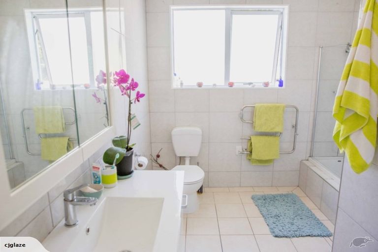 Photo of property in 33 Scott Road, Stanmore Bay, Whangaparaoa, 0932