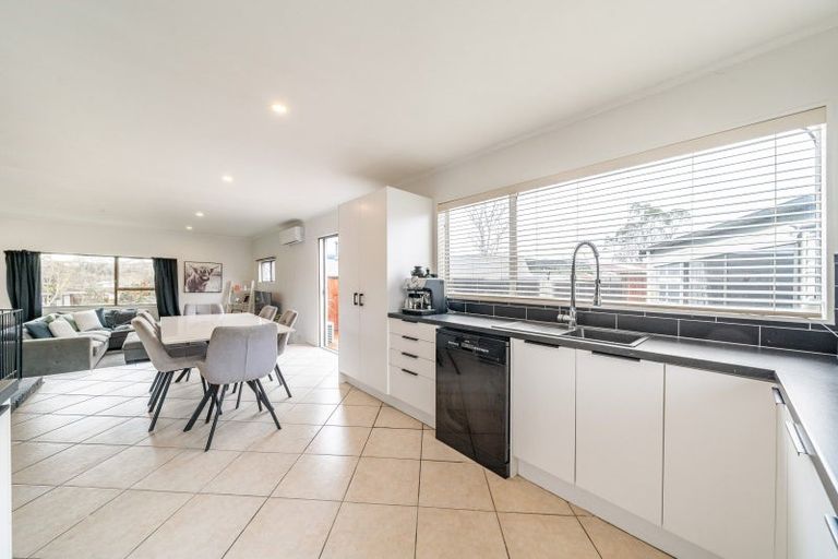 Photo of property in 5 Edelweiss Grove, Timberlea, Upper Hutt, 5018