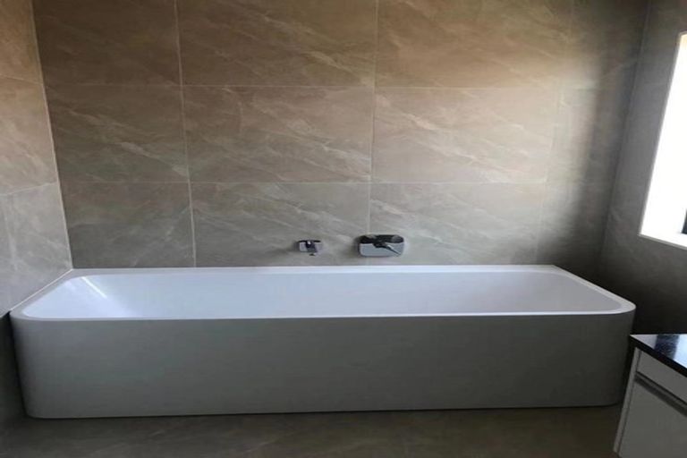 Photo of property in 98 Cardiff Road, Pakuranga, Auckland, 2010