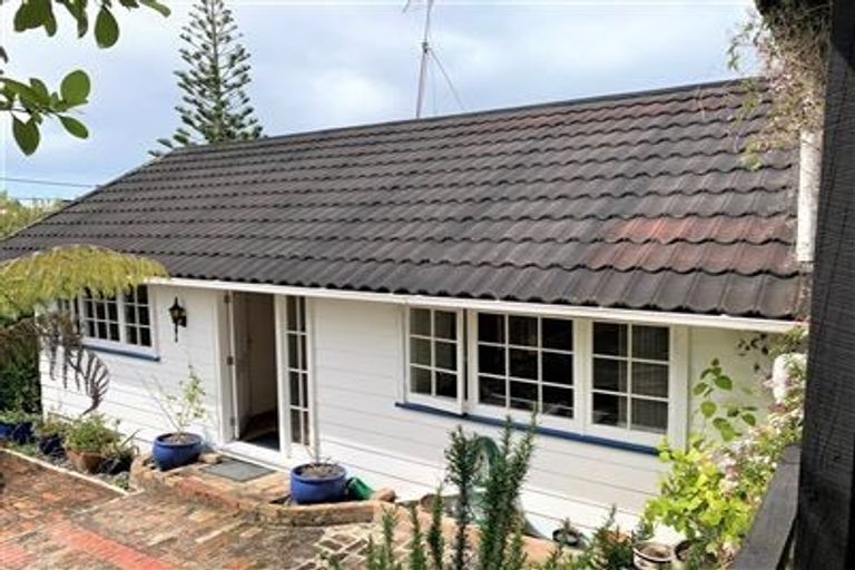 Photo of property in 28 Matipo Road, Mairangi Bay, Auckland, 0630