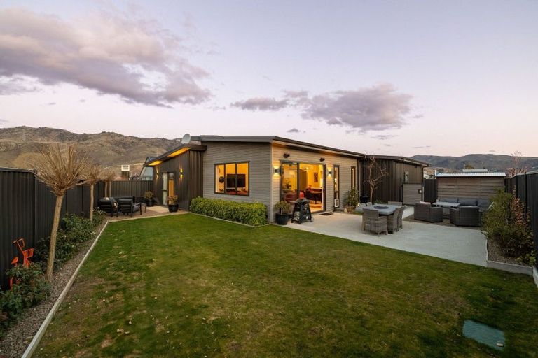 Photo of property in 19 Searle Drive, Cromwell, 9310