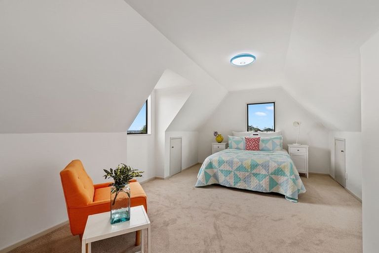 Photo of property in 2/67 West Coast Road, Glen Eden, Auckland, 0602