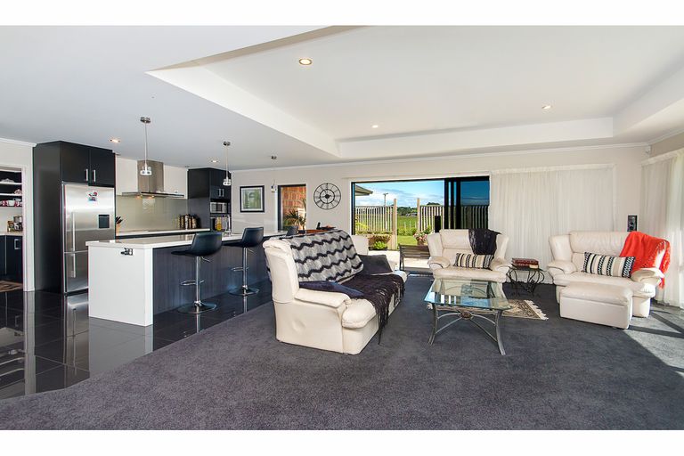 Photo of property in 875 Awhitu Road, Pollok, Waiuku, 2683