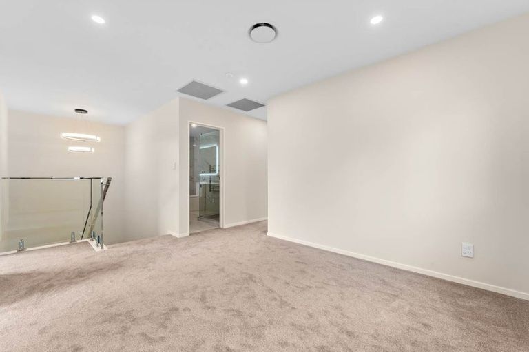 Photo of property in 12 Harbourside Parade, Hobsonville, 0616