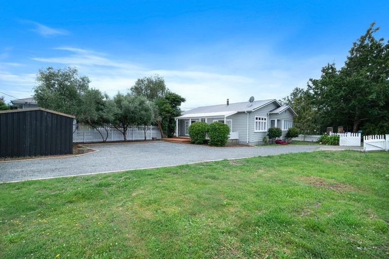 Photo of property in 221 Henderson Valley Road, Henderson, Auckland, 0612
