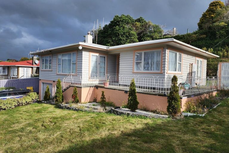 Photo of property in 31 Victory Crescent, Tawa, Wellington, 5028