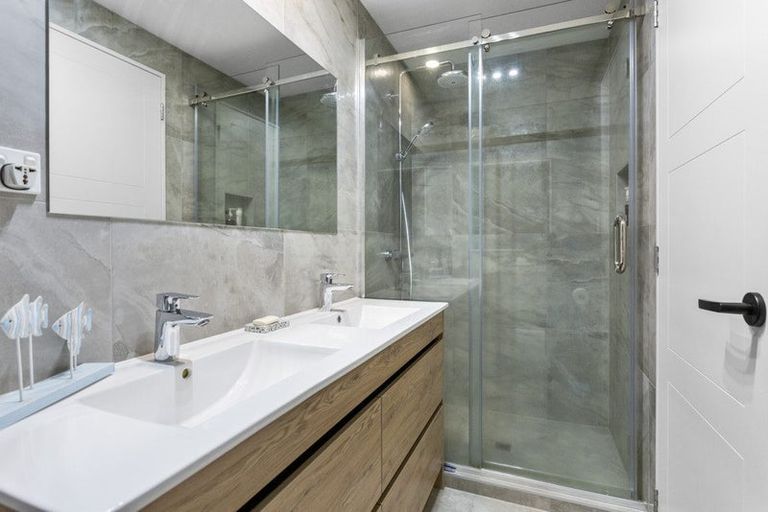 Photo of property in 29a Arrow Road, Forrest Hill, Auckland, 0620