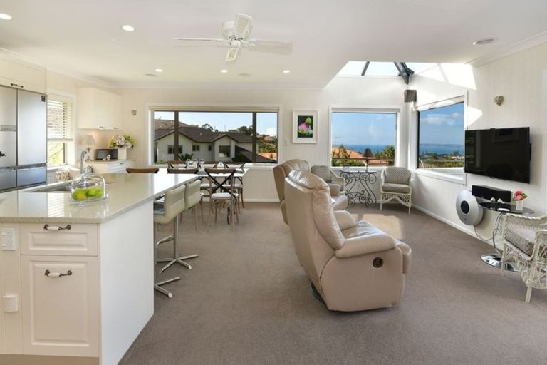 Photo of property in 101 Waldorf Crescent, Orewa, 0931
