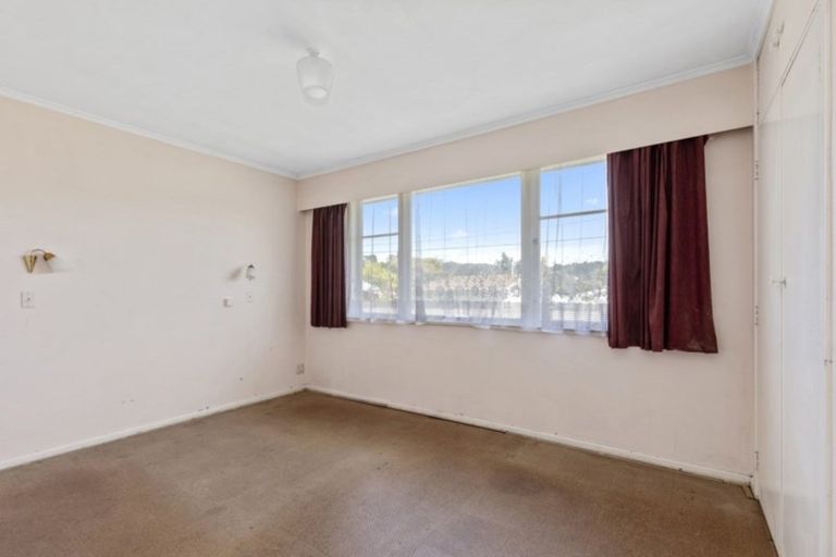 Photo of property in 2 Lowry Crescent, Stokes Valley, Lower Hutt, 5019