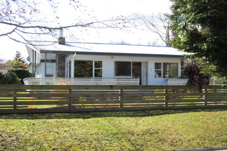 Photo of property in 1 Nisbet Terrace, Kinloch, Taupo, 3377