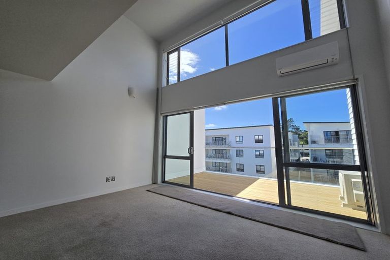 Photo of property in 2d/136 Stancombe Road, Flat Bush, Auckland, 2016