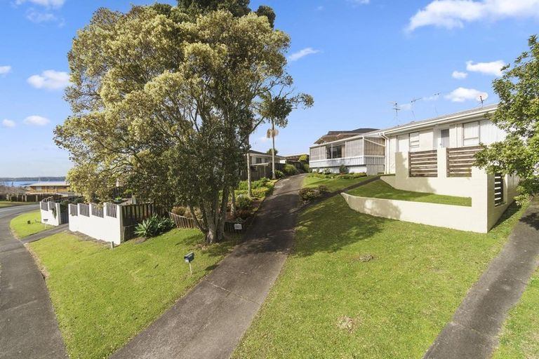 Photo of property in 3/25 Widmore Drive, Massey, Auckland, 0614