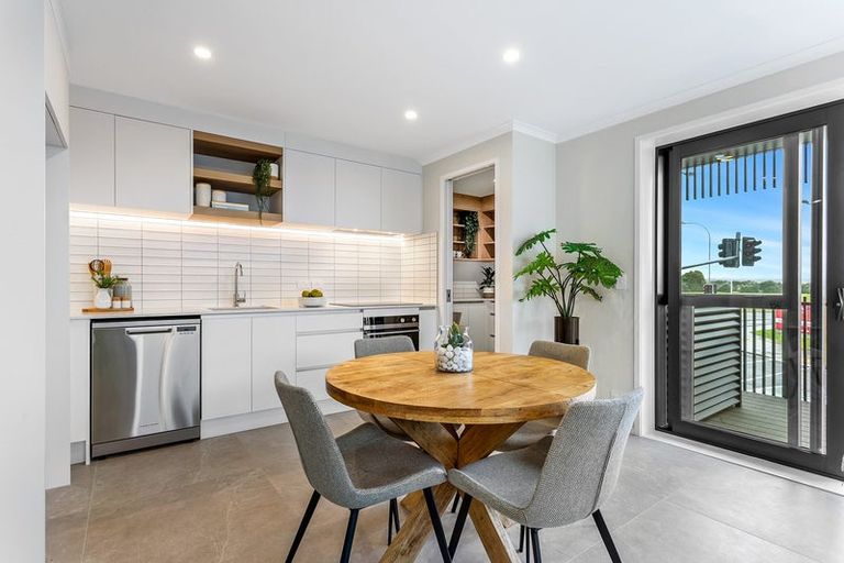 Photo of property in 3/2 Te Rito Road, Hobsonville, Auckland, 0616