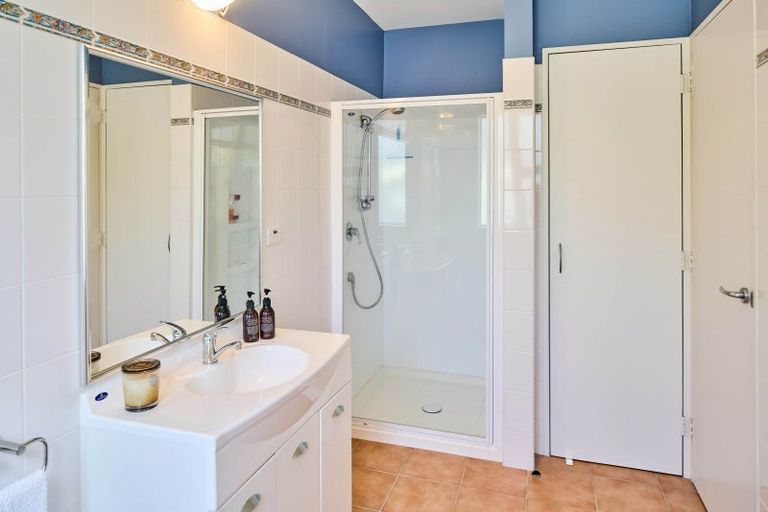 Photo of property in 14 The Crescent, Roseneath, Wellington, 6011