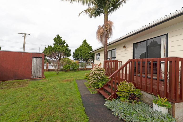 Photo of property in 2/1 Silverstone Place, Henderson, Auckland, 0612