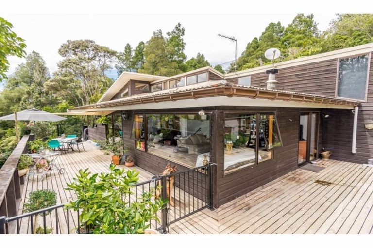 Photo of property in 215 Shaw Road, Titirangi, Auckland, 0604