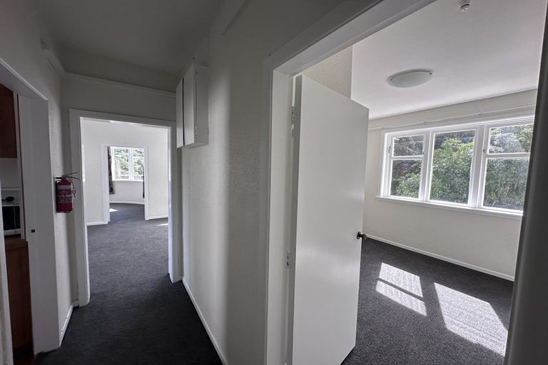Photo of property in 2/20 Saint Michaels Crescent, Kelburn, Wellington, 6012