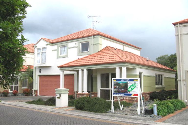 Photo of property in 14 Pilsdon Place, New Lynn, Auckland, 0600