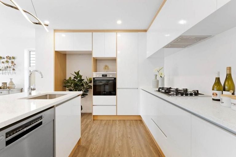 Photo of property in 1/4118b Great North Road, Glen Eden, Auckland, 0602