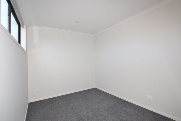 Photo of property in 6/5 Peachgrove Road, Te Atatu Peninsula, Auckland, 0610