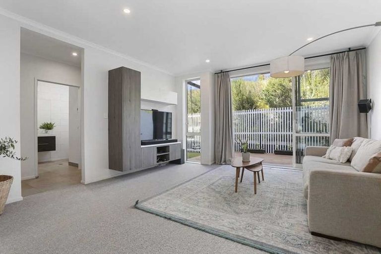 Photo of property in 3 Sanremo Lane, Stanmore Bay, Whangaparaoa, 0932
