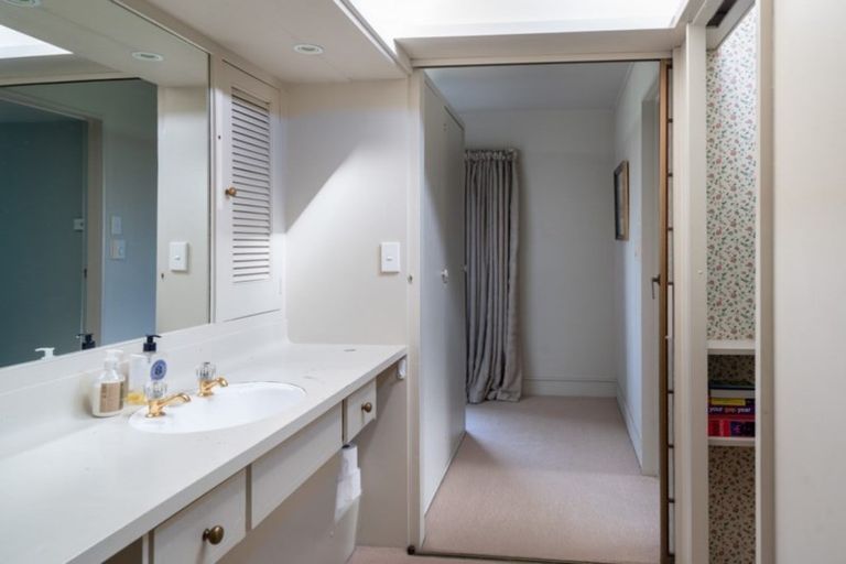 Photo of property in 224 Lake Terrace, Waipahihi, Taupo, 3330