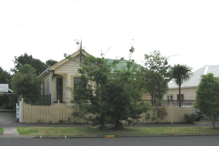 Photo of property in 205 Victoria Road, Devonport, Auckland, 0624