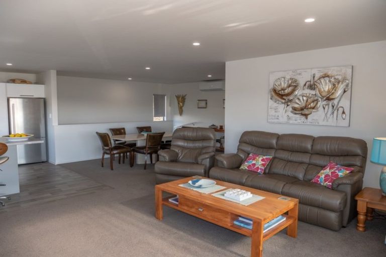 Photo of property in 9 Protea Drive, Cable Bay, 0420