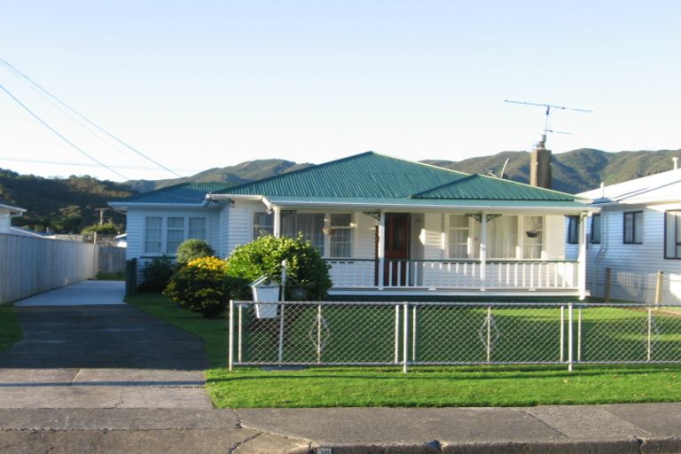Photo of property in 18 Totara Street, Wainuiomata, Lower Hutt, 5014