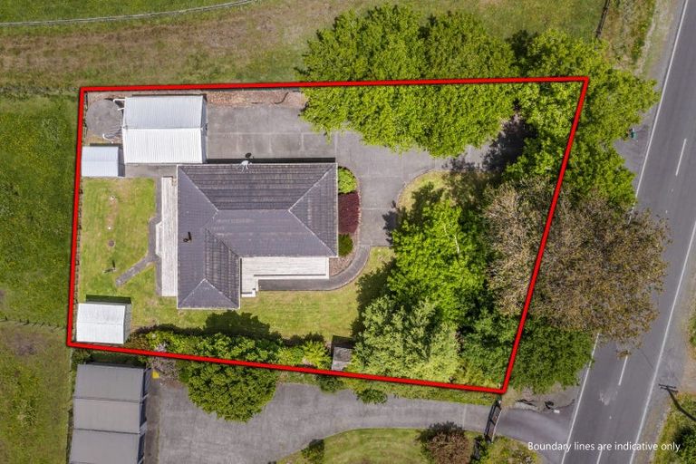 Photo of property in 113 Boord Crescent, Kumeu, 0891