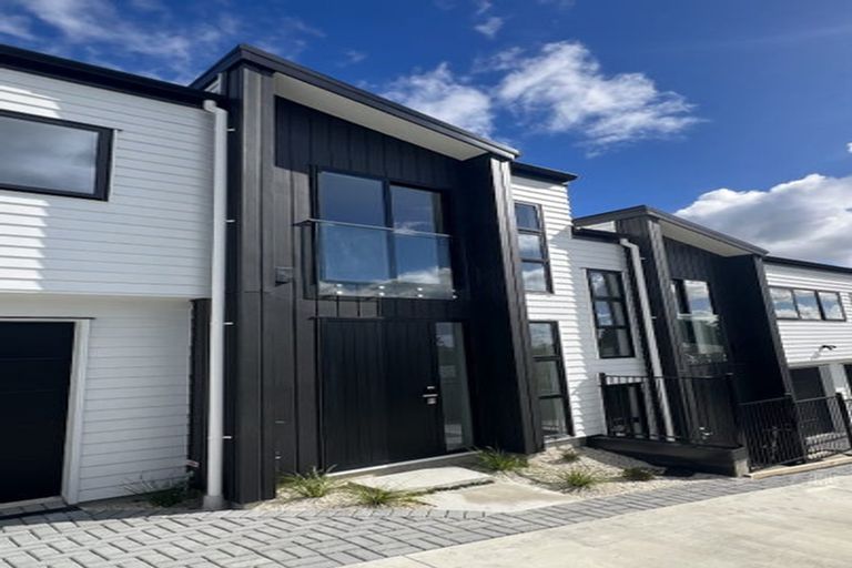 Photo of property in 5/14 Roland Hill, Glen Eden, Auckland, 0602