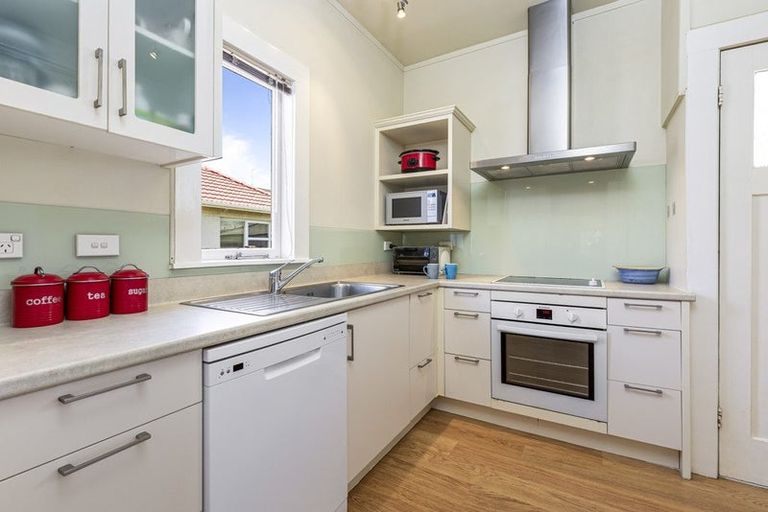 Photo of property in 1/135 Shakespeare Road, Milford, Auckland, 0620
