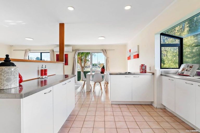 Photo of property in 2/106 Seymour Road, Sunnyvale, Auckland, 0612