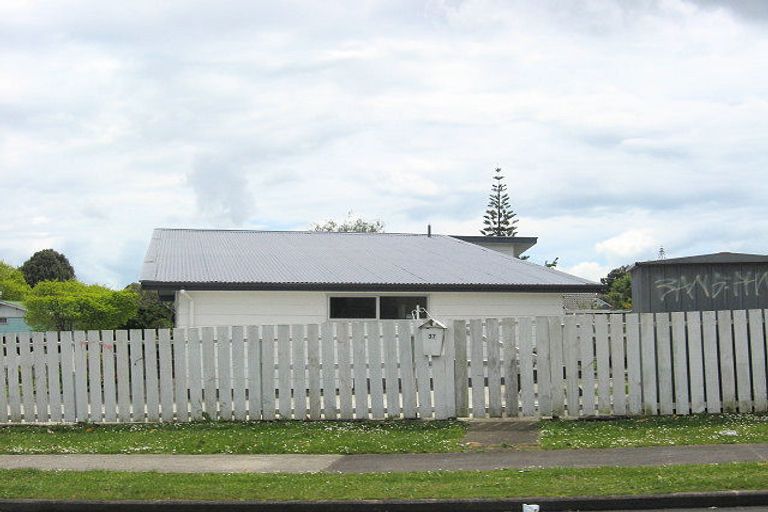 Photo of property in 37 Burbank Avenue, Manurewa, Auckland, 2102