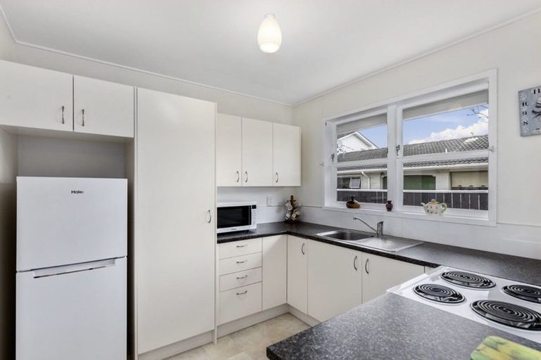 Photo of property in 2/53 Ludlam Crescent, Woburn, Lower Hutt, 5010