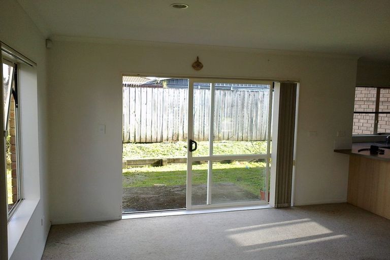 Photo of property in 36 Brashier Circle, Sunnyvale, Auckland, 0612