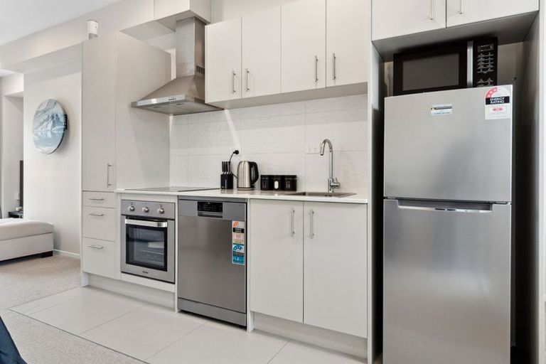 Photo of property in 24/11 Ray Small Drive, Papakura, 2110