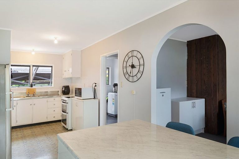 Photo of property in 2 Tapu Road, Huapai, Kumeu, 0810