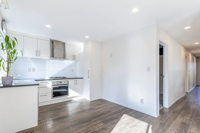 Photo of property in 8 Sauterne Road, Kumeu, 0810